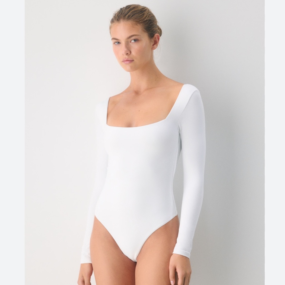 Aritzia Babaton Contour Square Neck Bodysuit Long Sleeve Size XS in White